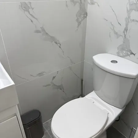 Luxury Studio In Victoria, 7 Minutes Walk To Victoria Station, Room 7 London Exterior photo