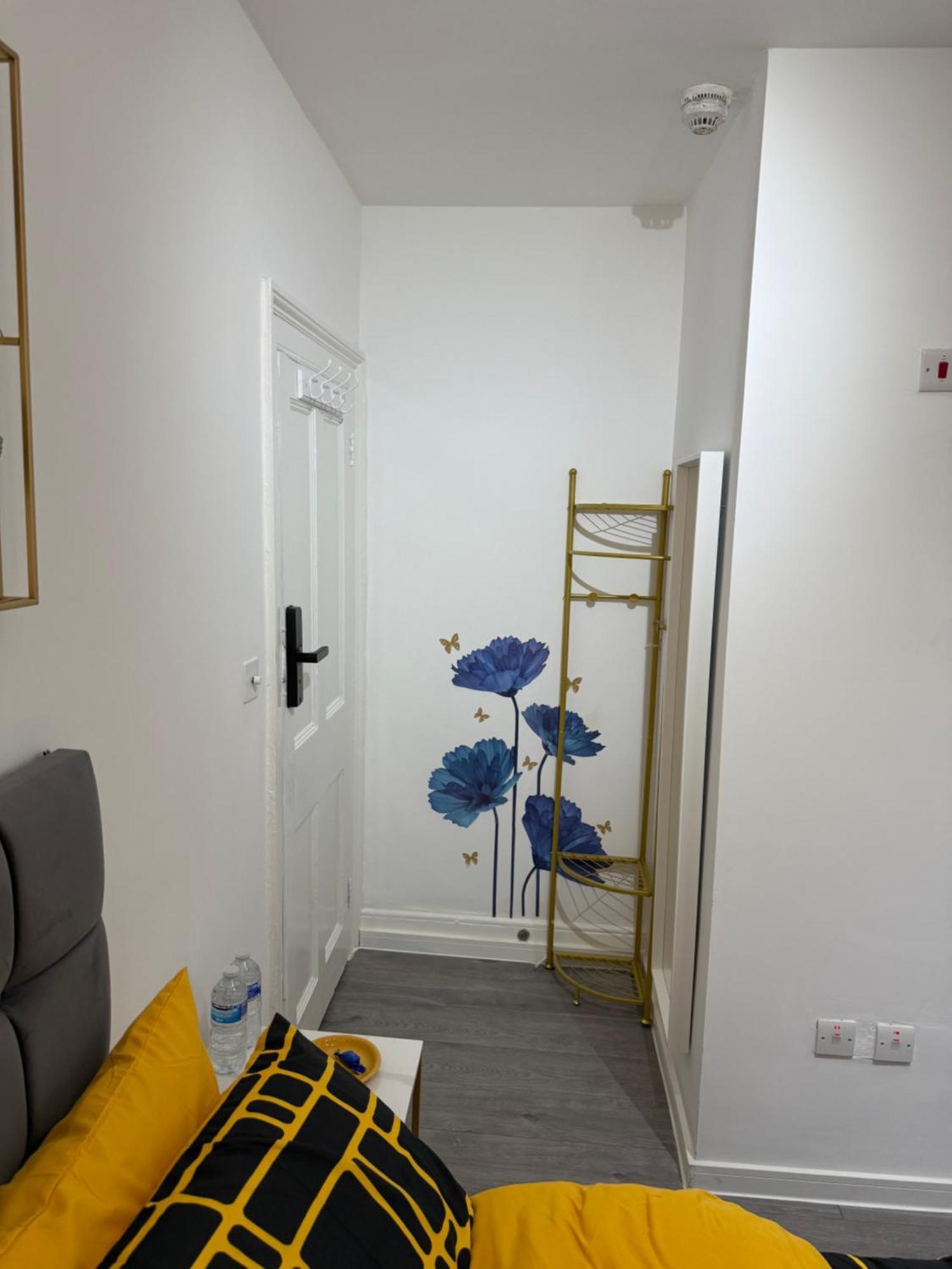 Homestay Luxury In Victoria, 7 Minutes Walk To Victoria Station, 7 *