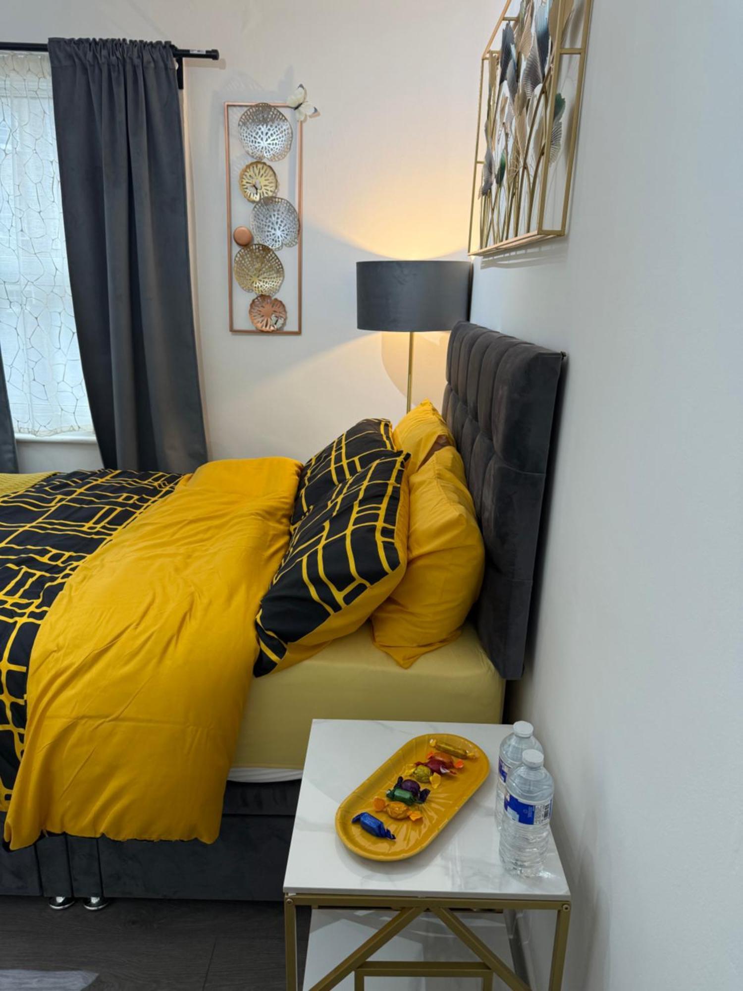 Homestay Luxury In Victoria, 7 Minutes Walk To Victoria Station, 7 London