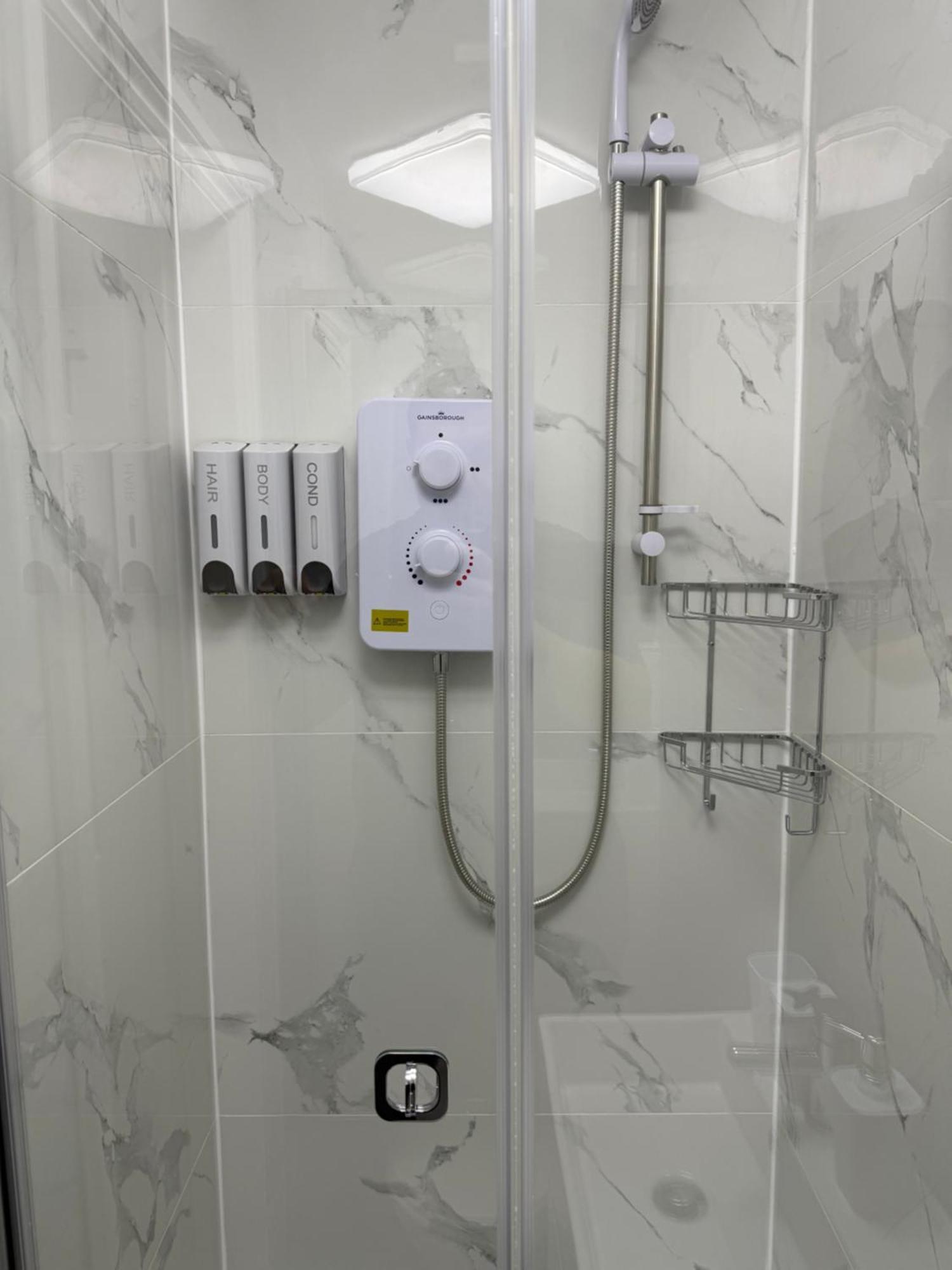 Luxury In Victoria, 7 Minutes Walk To Victoria Station, 7 * London